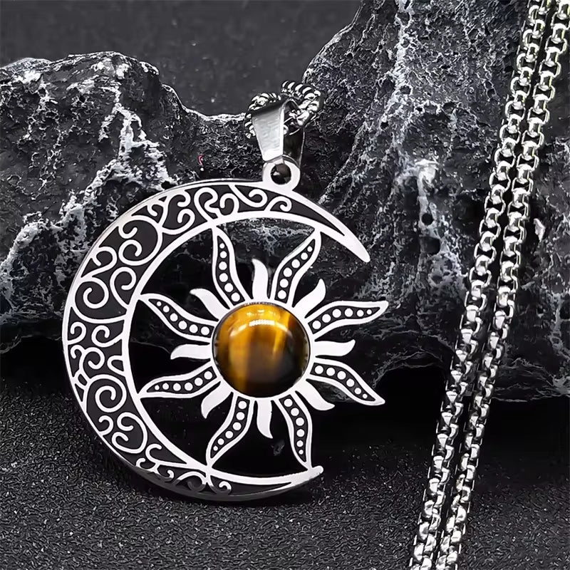 Pendentif "Équilibre Cosmique Lune-Soleil" en Oeil de Tigre - Bijou de Bien-être et Harmonie