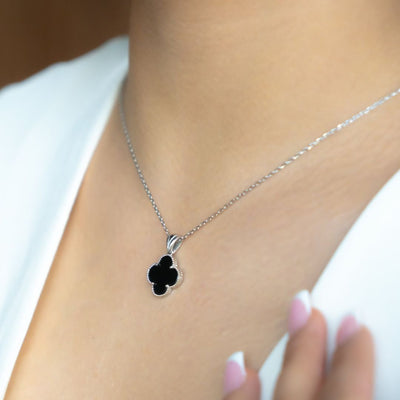 Collier "Trèfle Chance" en Nacre ou Onyx - Bijou de Bien-être et Harmonie