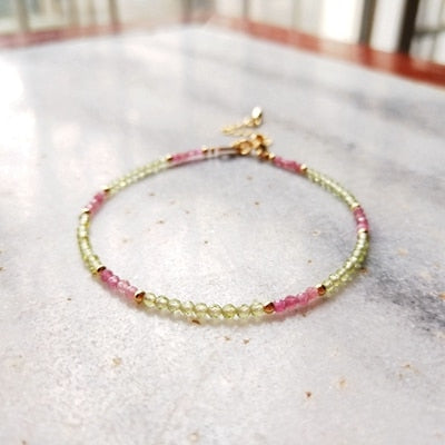 Bracelet Fin "Lueur Subtile" en Tourmaline Rose & Pierres Naturelles - Bijou de Bien-être et Amour