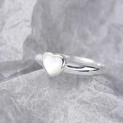 Bague Ajustable Coeur en Pierre de Lune - Bijou de Bien-être et Harmonie.