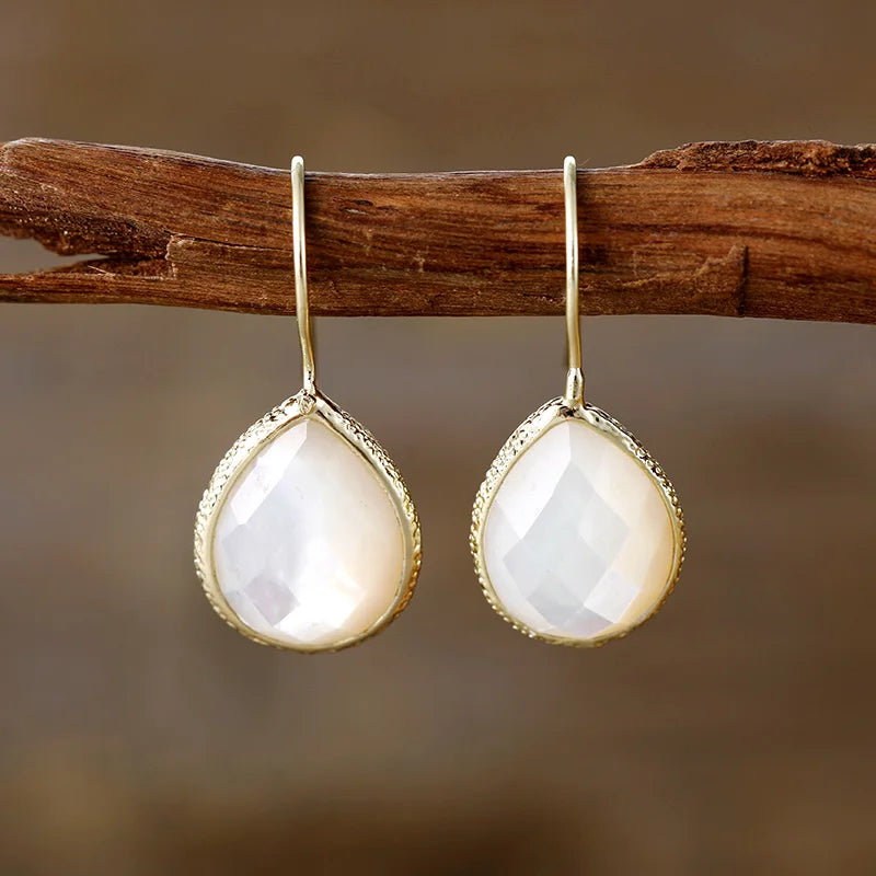 Boucles d'Oreilles Gouttes en Nacre - Bijou de Bien-être et Harmonie