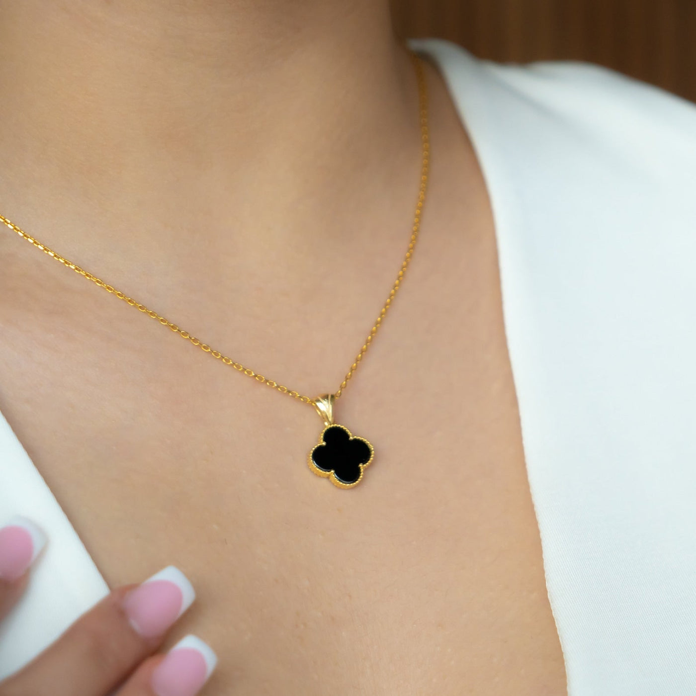 Collier "Trèfle Chance" en Nacre ou Onyx - Bijou de Bien-être et Harmonie