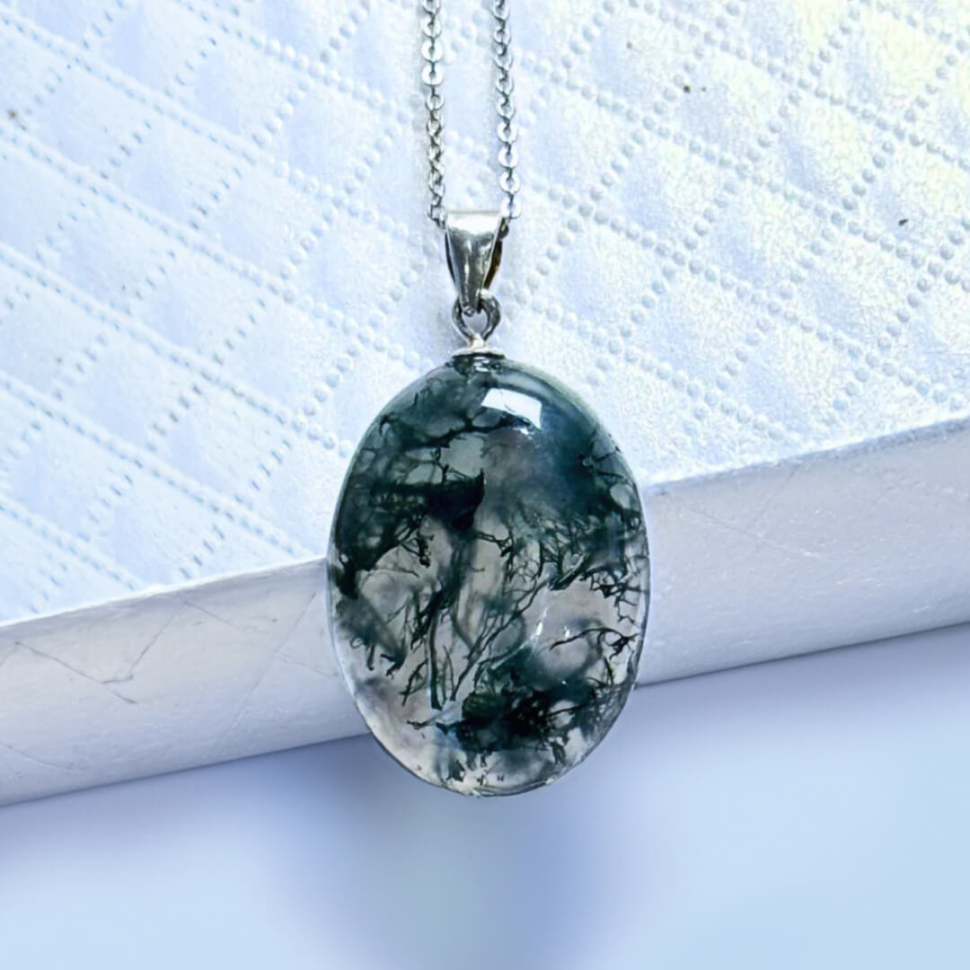 Pendentif "Sérénité Naturelle" en Agate Mousse - Bijou de Bien-être et Harmonie