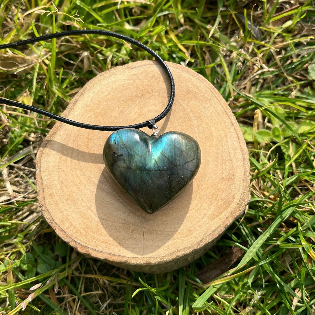 Pendentif Coeur en Labradorite - Bijou de Bien-être et Harmonie