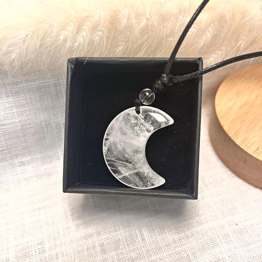 Pendentif Lune en Pierre Naturelle - Bijou de Bien-être et Harmonie