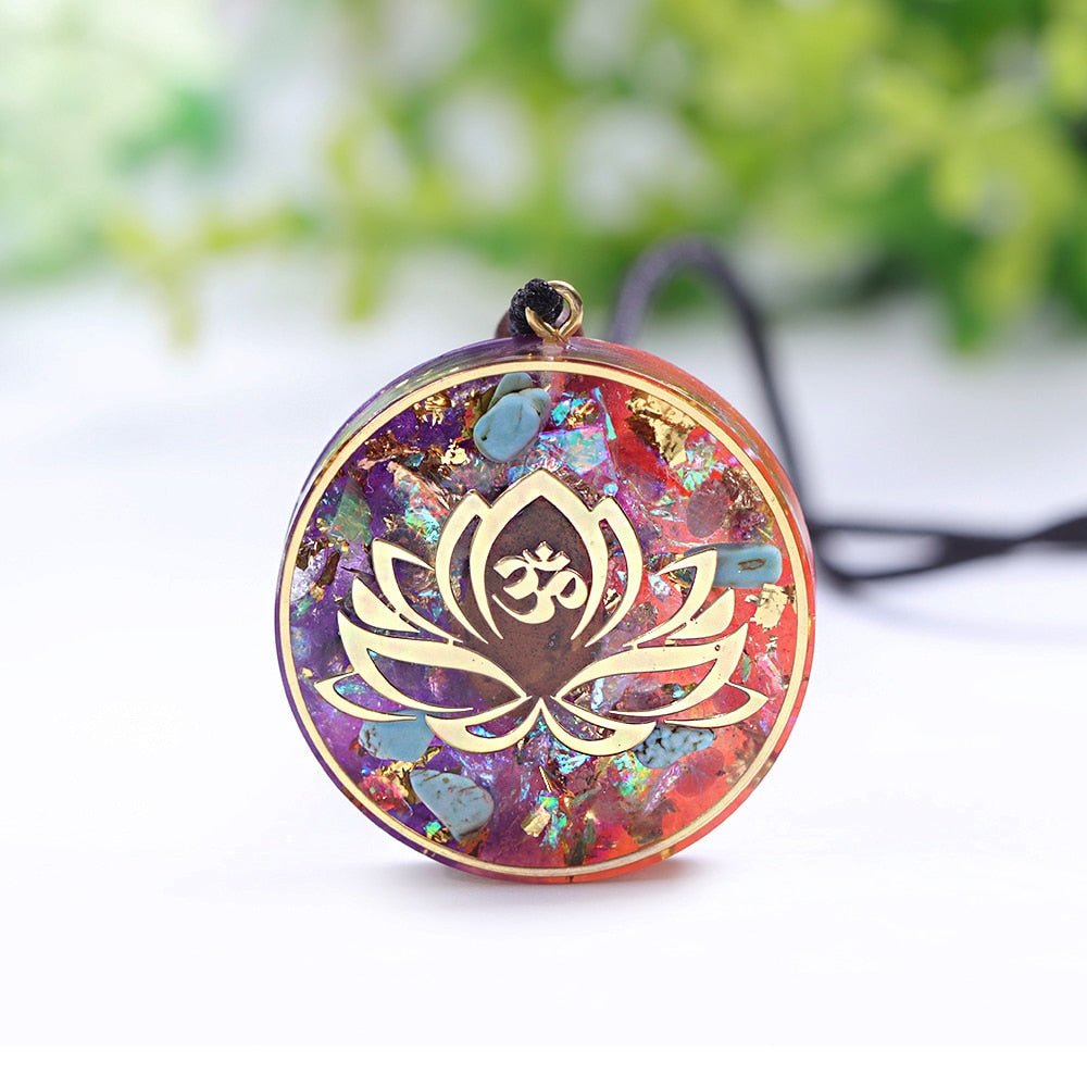 Pendentif Orgonite "Lotus-Om" en Turquoise & Oeil de Tigre - Bijou de Bien-être et Harmonie