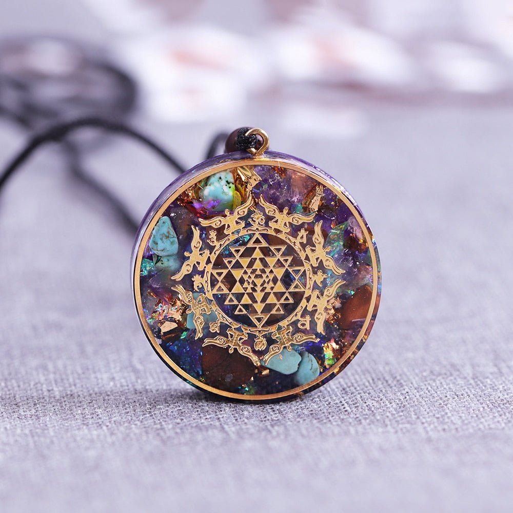 Pendentif Orgonite "Sri Yantra" en Turquoise & Oeil de Tigre - Bijou de Bien-être et Harmonie